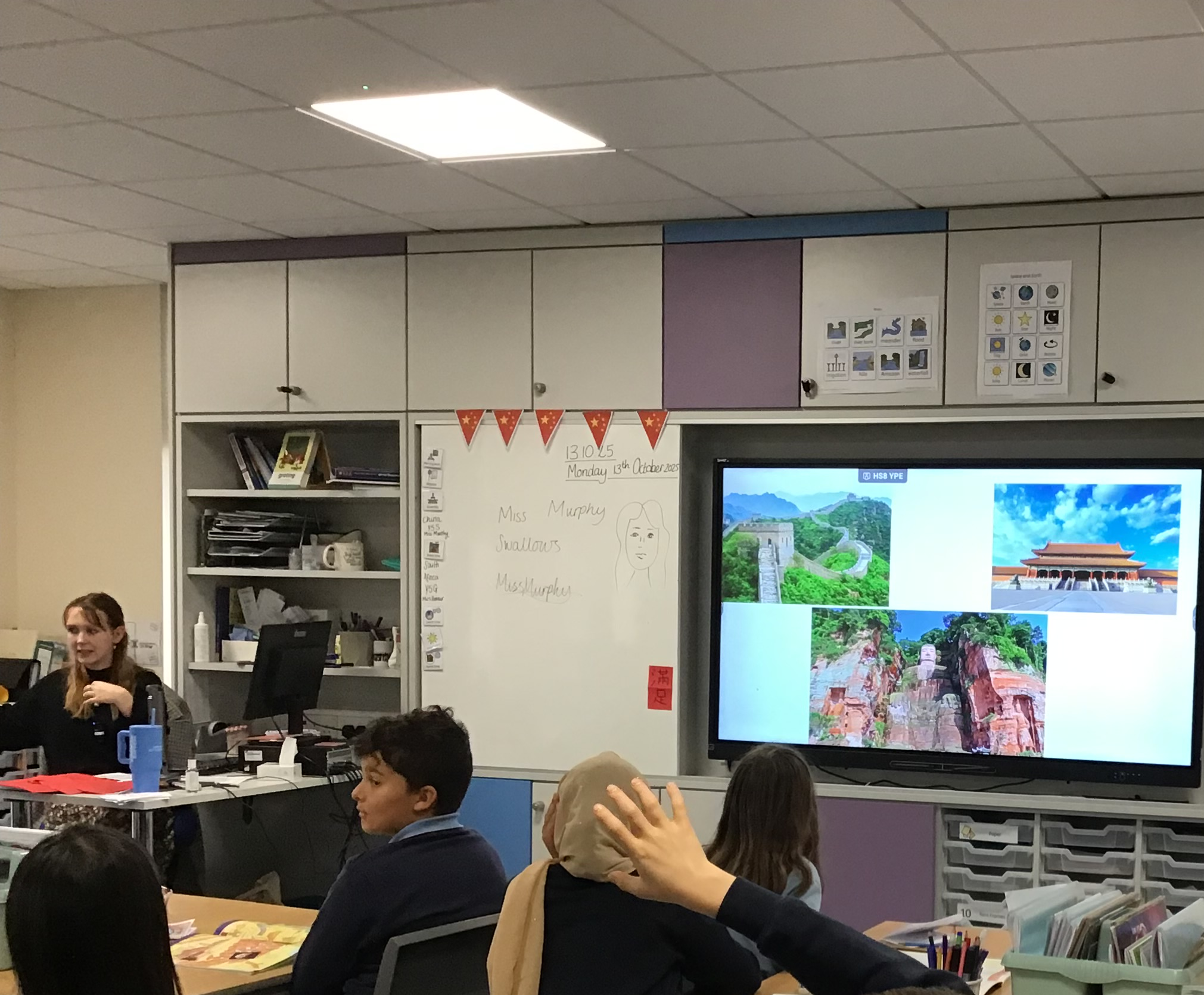 A class learning about iconic Chinese landmarks